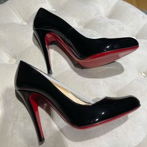 Christian Louboutin decollette pumps